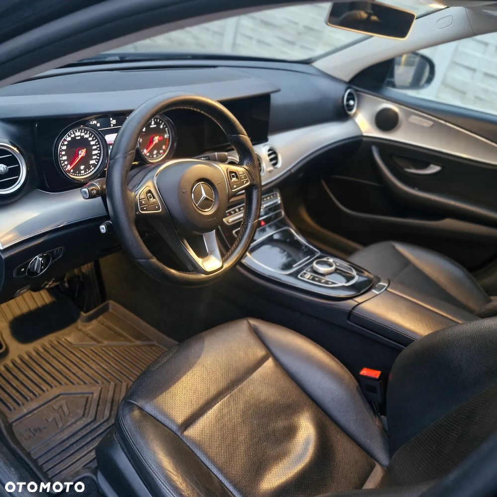 Mercedes-Benz Klasa E 200 d 9G-TRONIC Exclusive - 3