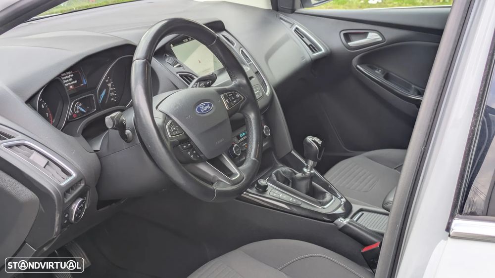 Ford Focus 1.0 EcoBoost S&S Titanium - 23