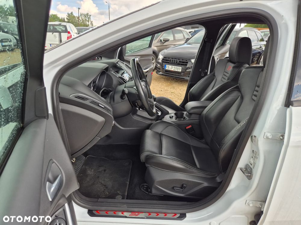 Ford Focus 2.0 EcoBoost ST mit Leder-Sport-Paket - 5