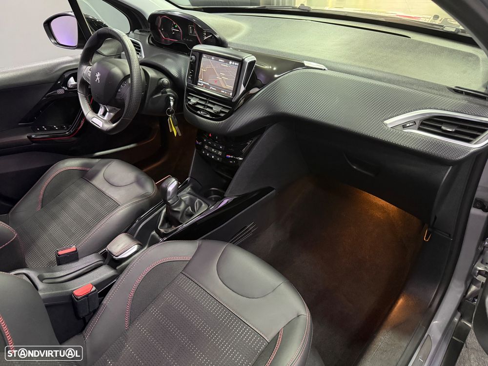 Peugeot 2008 1.2 PureTech GT Line - 21