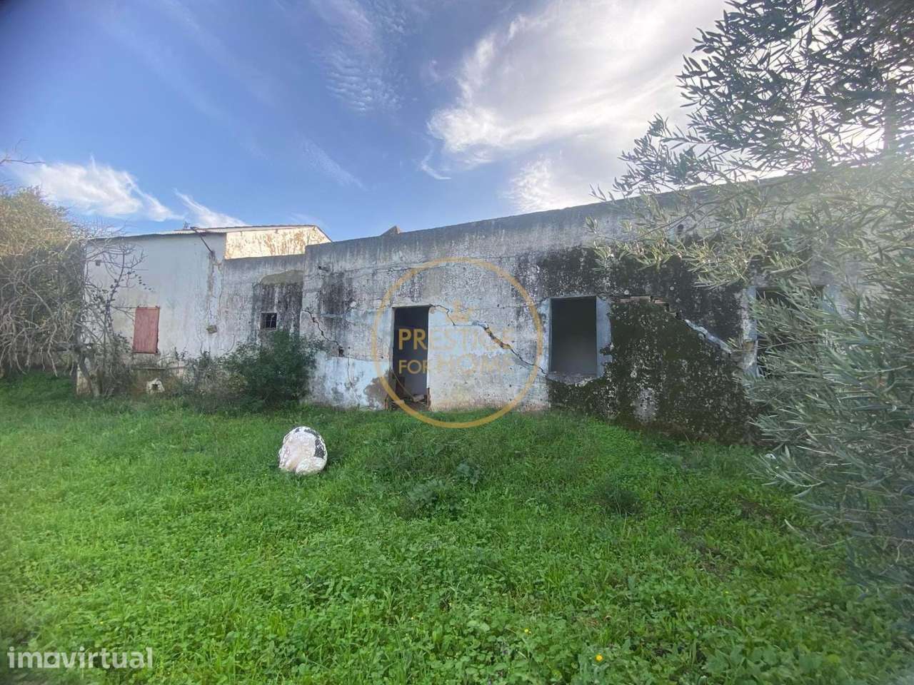 Magnífico terreno misto e plano de 10699 m2, localizado às margens de - Grande imagem: 2/41