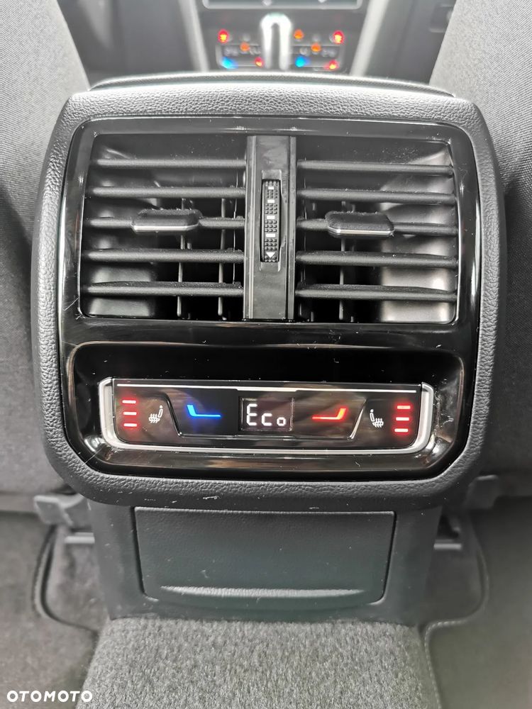 Volkswagen Passat - 31