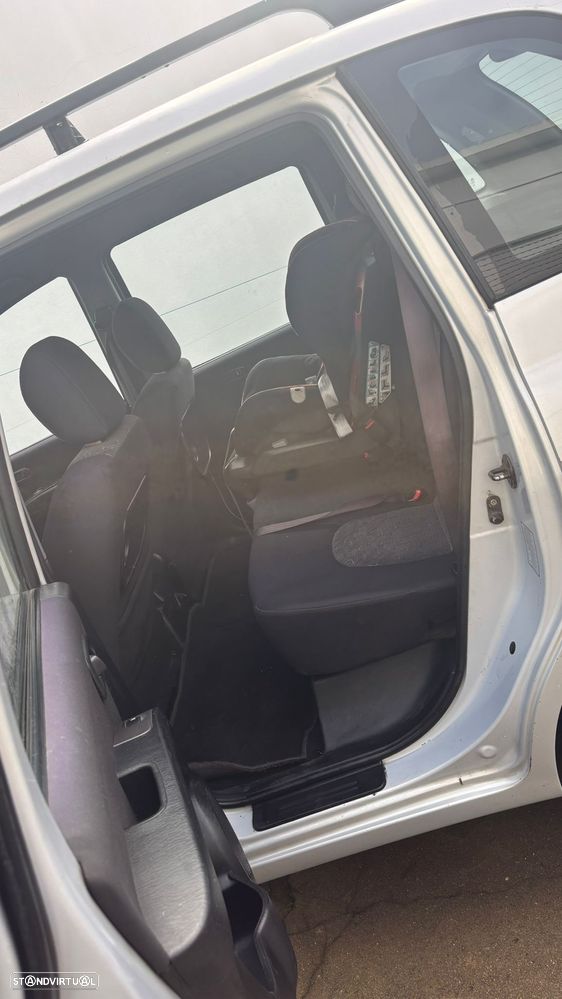 Hyundai Matrix 1.5 CRDi GLS - 2