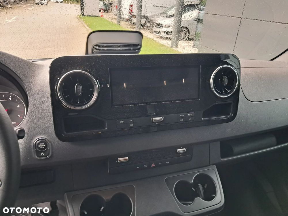 Mercedes-Benz Sprinter 319 CDI Podwozie 4325 mm - Kontener 8 EP - 24