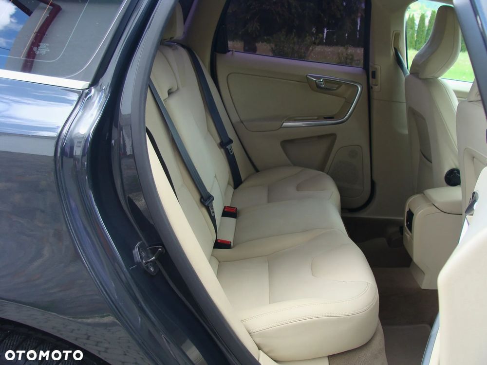 Volvo XC 60 D3 AWD Momentum - 11