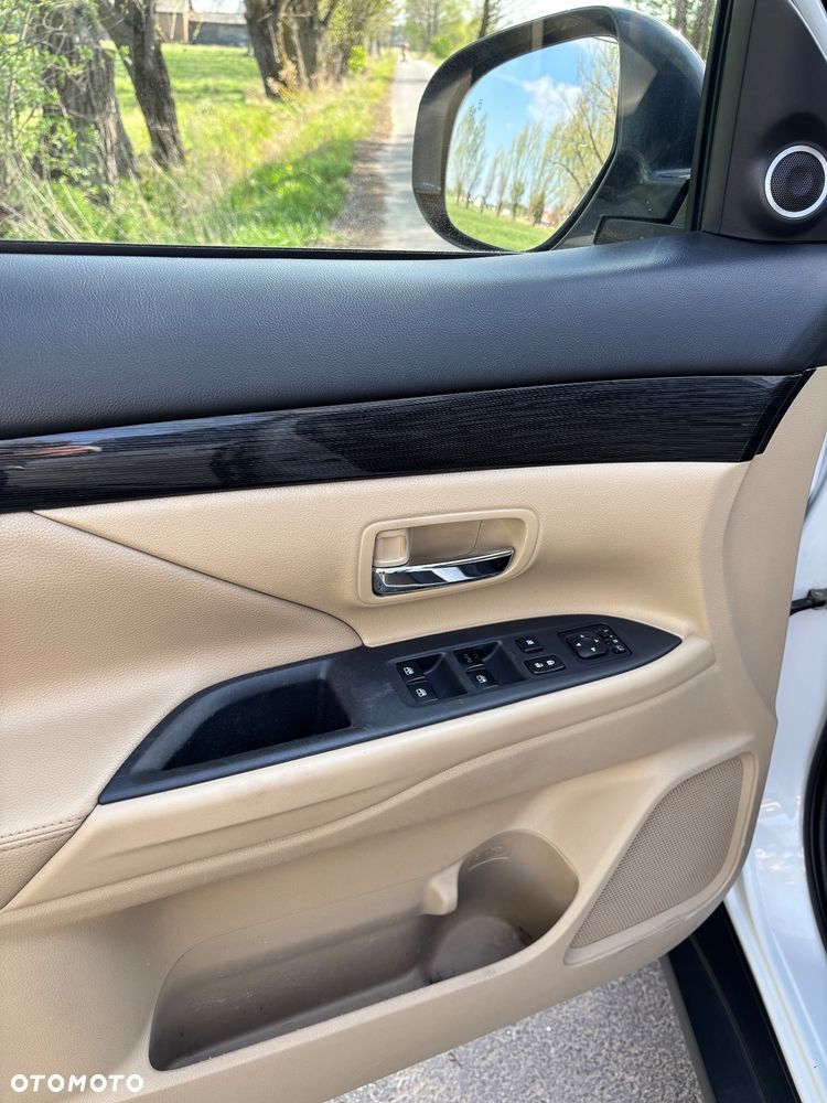 Mitsubishi Outlander 2.0 Instyle Navi 4WD CVT - 15
