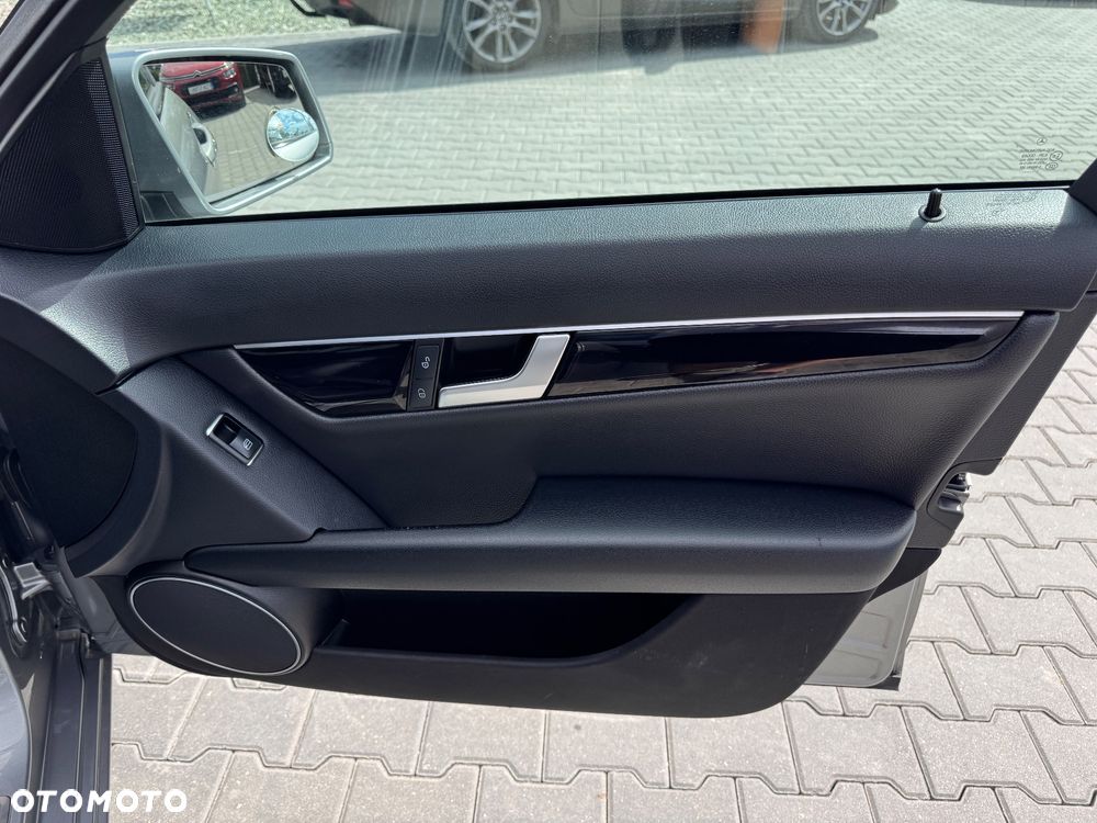 Mercedes-Benz Klasa C 220 CDI DPF Elegance - 23