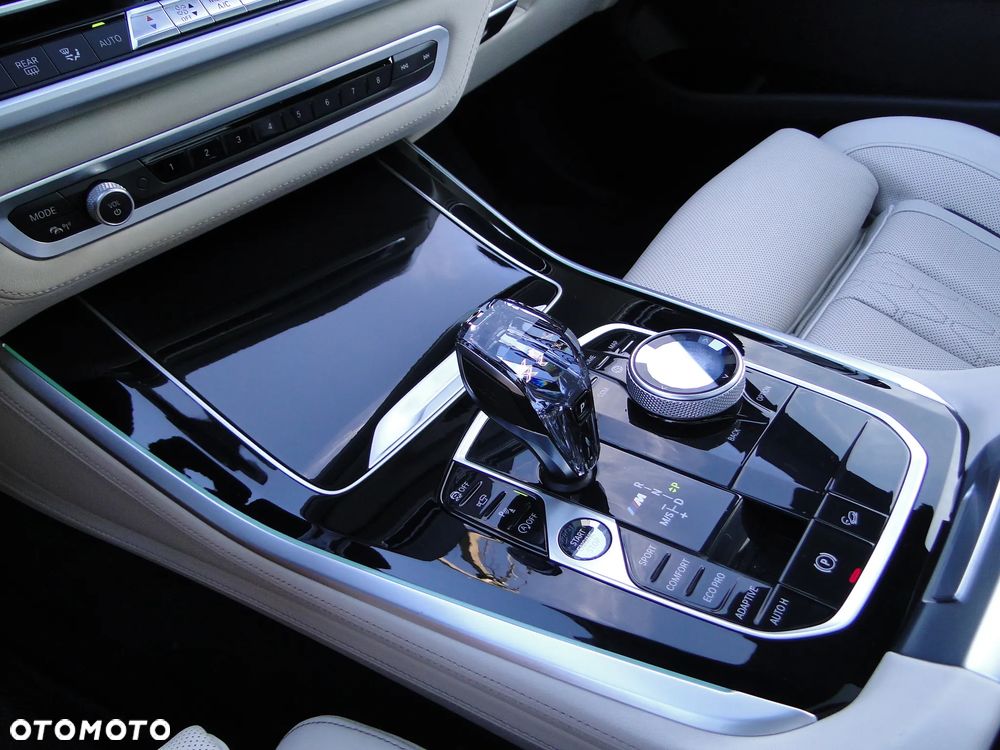 BMW X5 M50i - 28