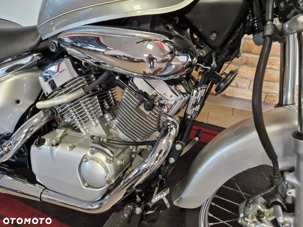 Suzuki Intruder - 27