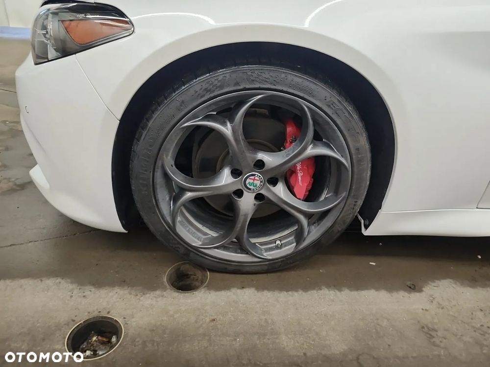 Alfa Romeo Giulia - 10
