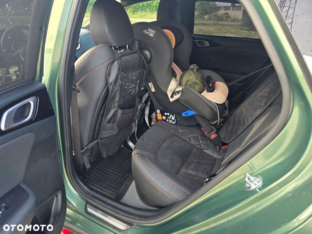 Kia ProCeed 1.6 T-GDI GT DCT - 9