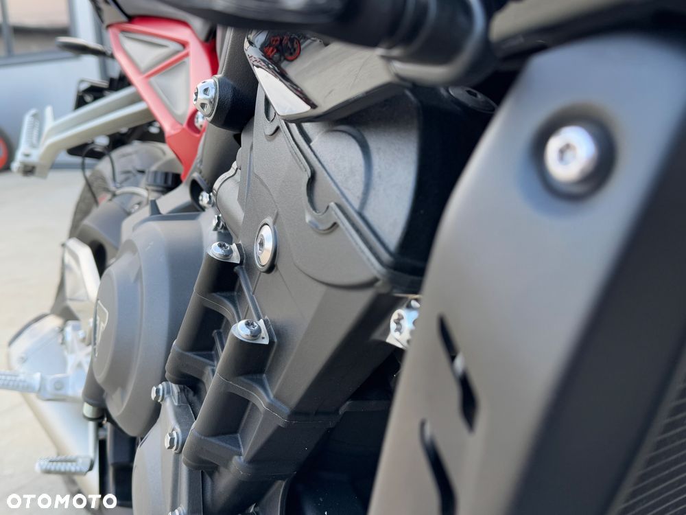 Triumph Street Triple - 7