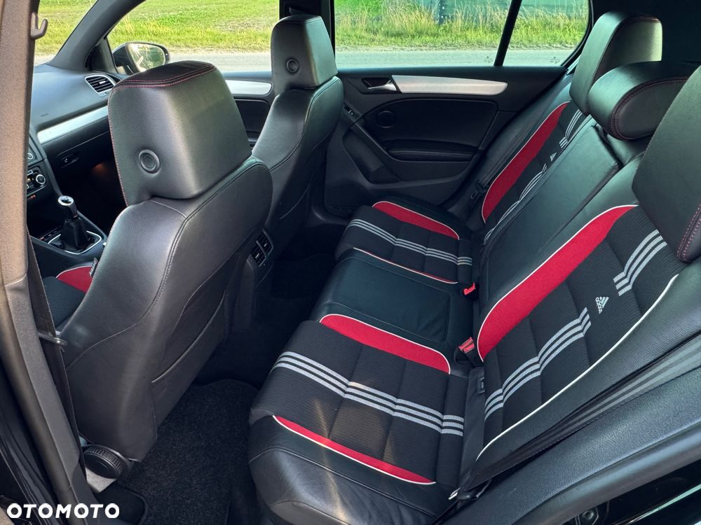 Volkswagen Golf 2.0 GTI adidas - 18