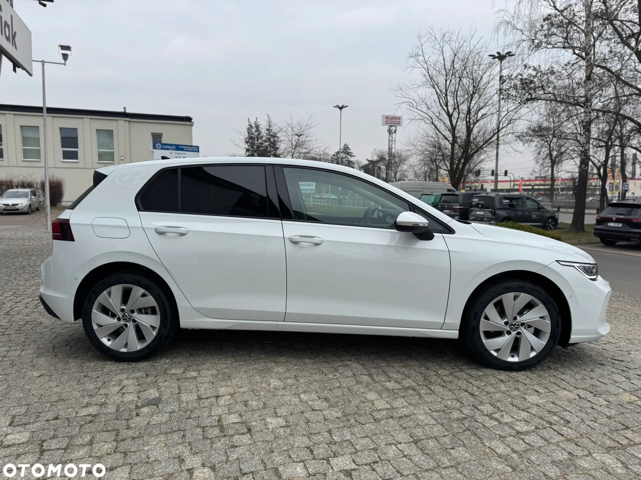 Volkswagen Golf 1.5 eTSI OPF DSG Life - 4