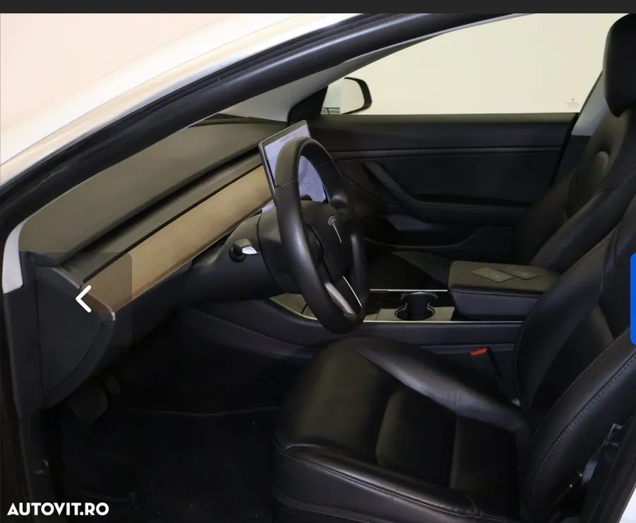 Tesla Model 3 - 4