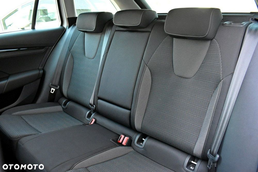 Skoda Octavia 1.5 TSI mHEV Selection DSG - 13