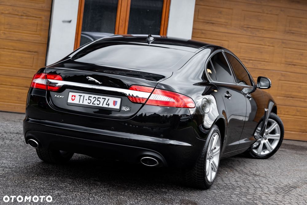 Jaguar XF 2.0 T Prestige - 9