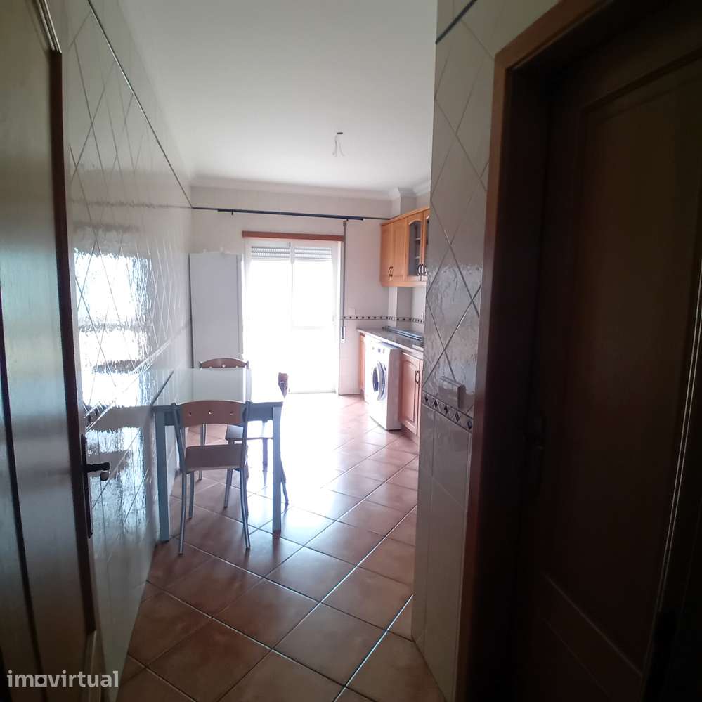 Apartamento T2 pronto a habitar com varanda - Grande imagem: 2/14
