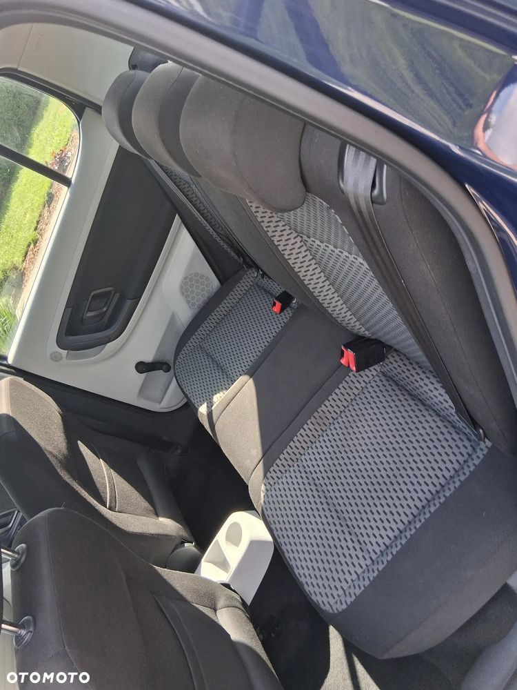 Skoda Fabia 1.2 HTP Ambiente - 21