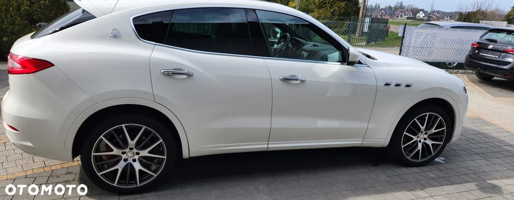 Maserati Levante Diesel Granlusso - 3