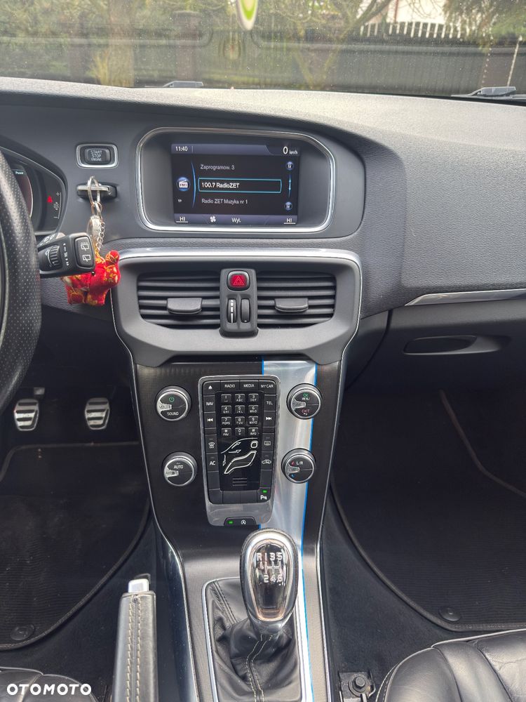 Volvo V40 D2 R-Design - 10