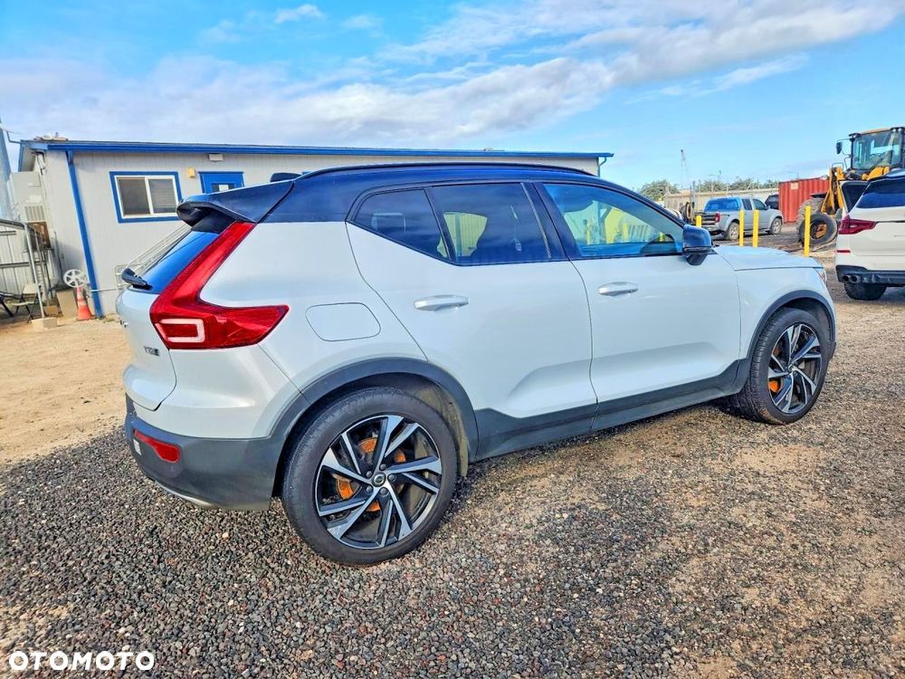 Volvo XC 40 T5 AWD R-Design - 4