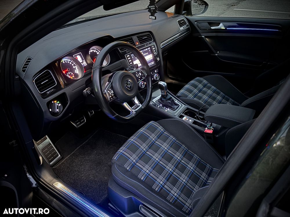 Volkswagen Golf - 21
