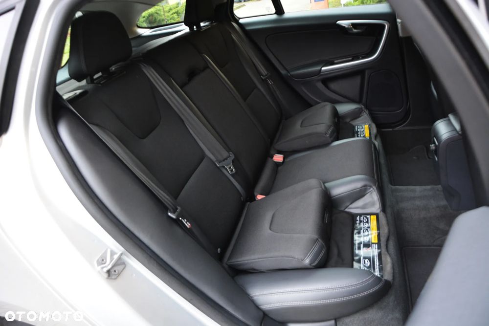 Volvo V60 D4 Geartronic Summum - 37