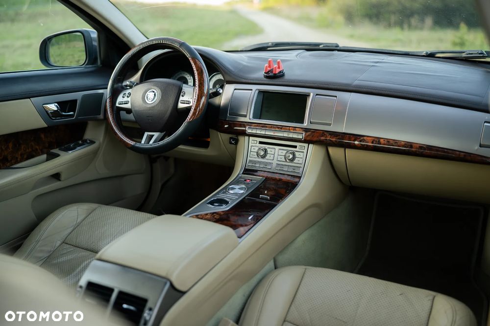 Jaguar XF 3.0 V6 Luxury - 13