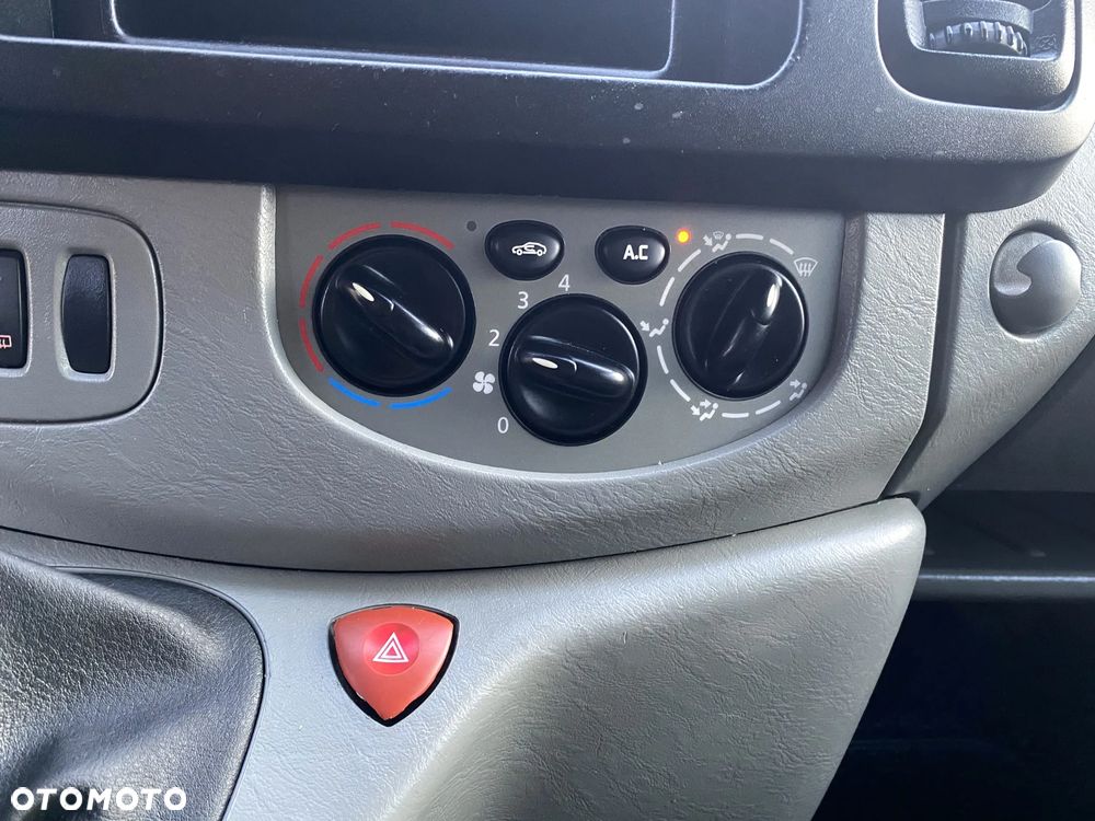 Renault TRAFIC - 12