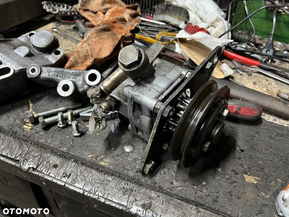 Pompa wspomagania Mercedes mb100 - 1
