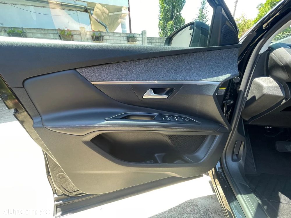 Peugeot 3008 PureTech 130 Stop & Start GPF EAT8 Allure Pack - 17