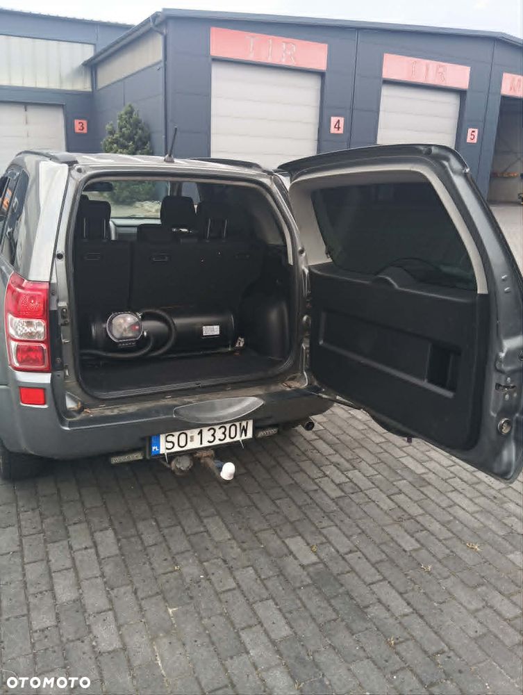 Suzuki Grand Vitara 2.0 - 7