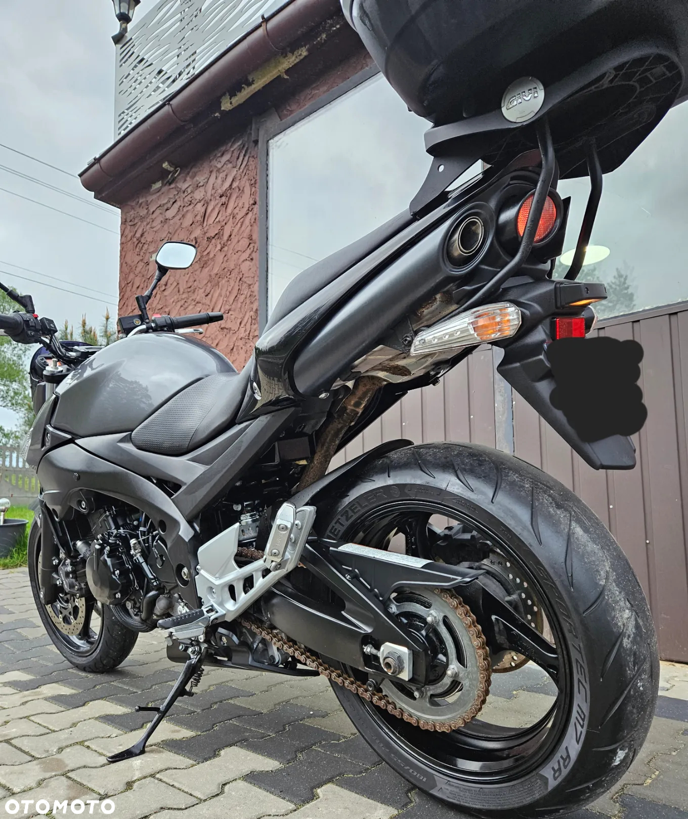 Suzuki GSR - 6
