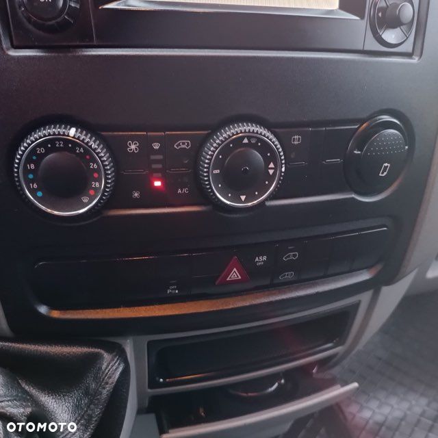 Mercedes-Benz Sprinter 319 - 8