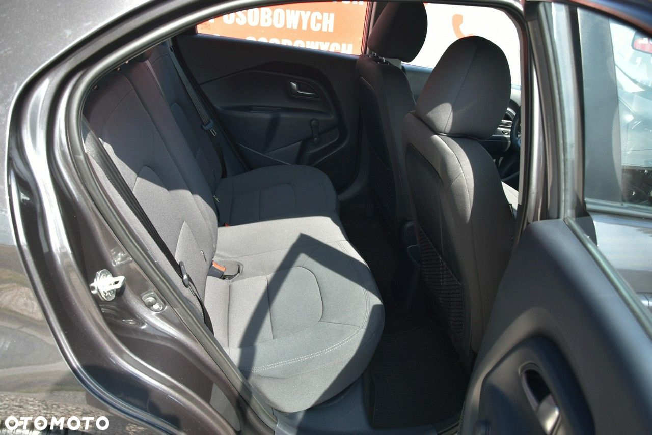 Kia Rio - 12