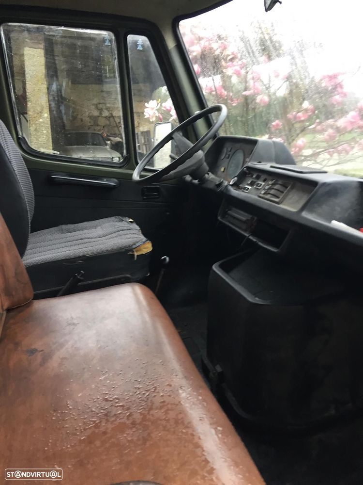 Mercedes-Benz 100 - 8