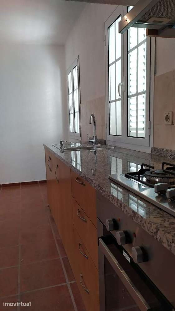 Moradia em granito, com 3 pisos, recuperada e pronta a habitar. - Grande imagem: 2/6