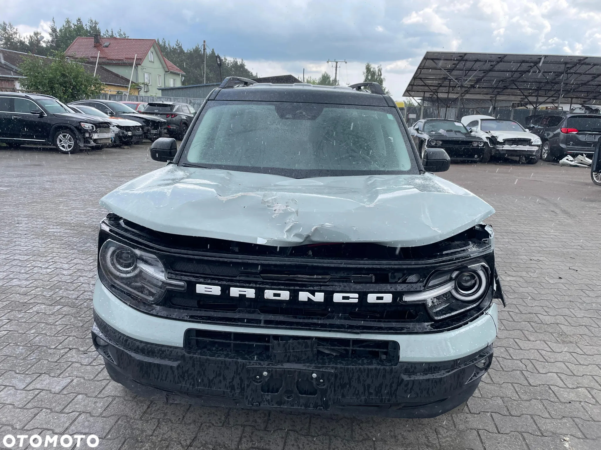 Ford Bronco - 3