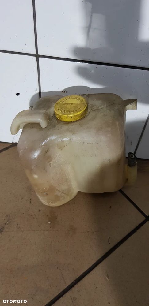 Ford Maverick Terrano II Zbiornik Wyrównawczy - 1