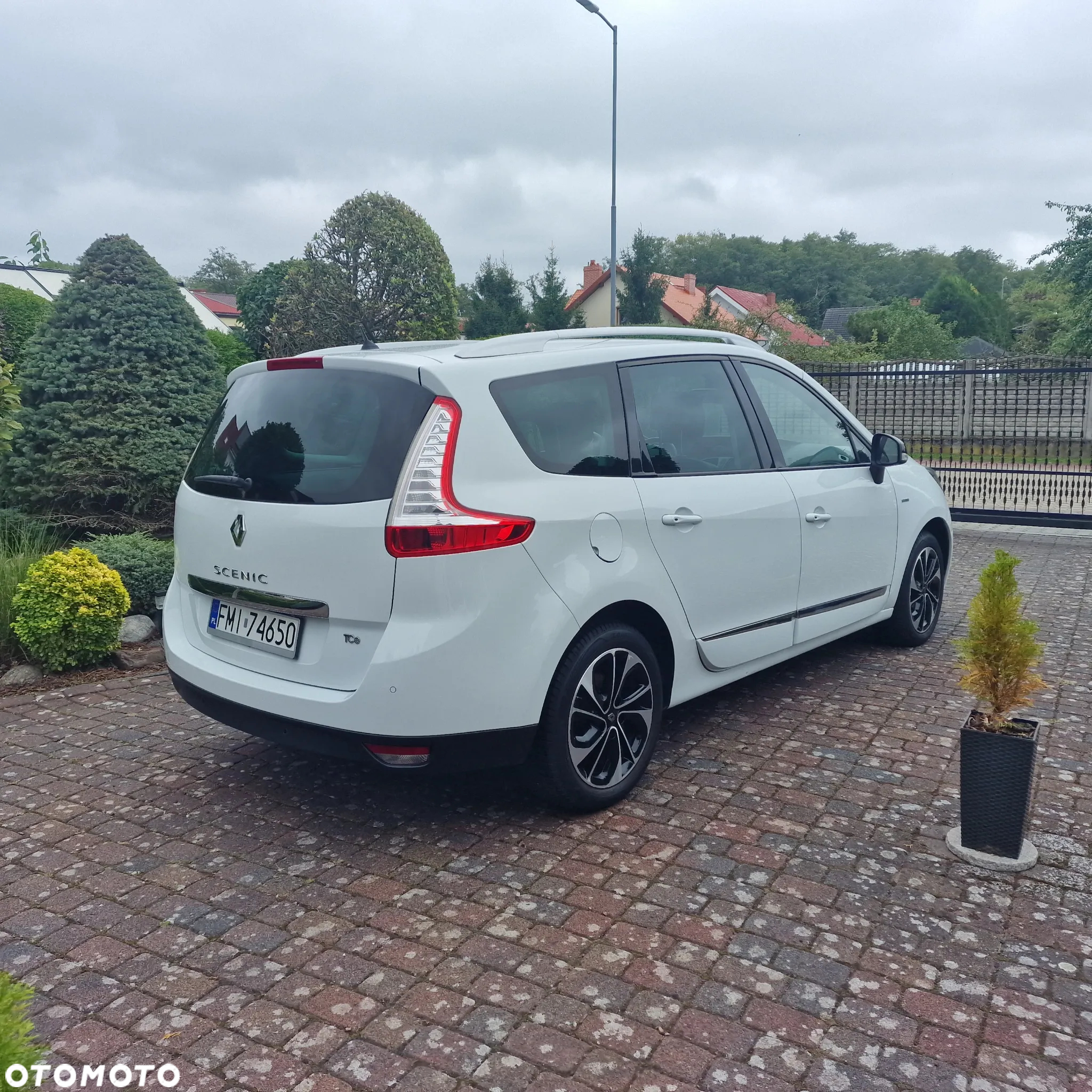 Renault Grand Scenic ENERGY TCe 130 S&S Bose Edition - 5