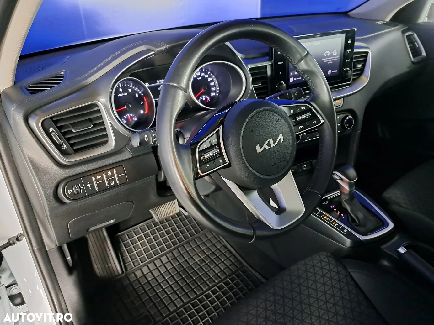 Kia Ceed - 10