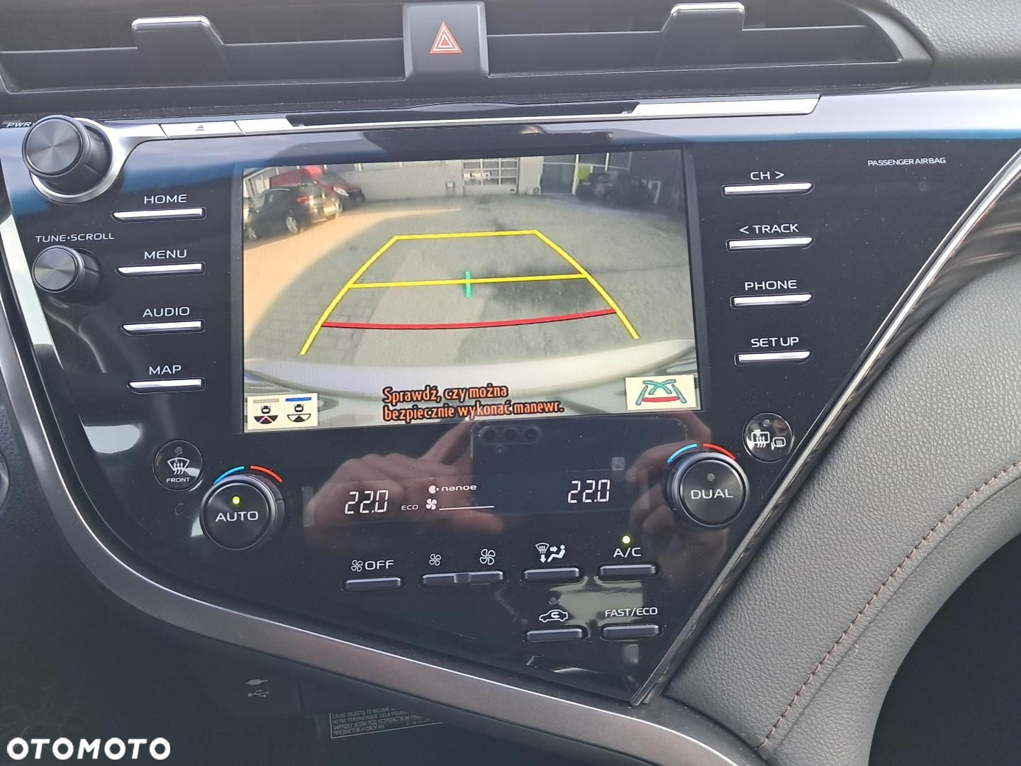 Toyota Camry - 18