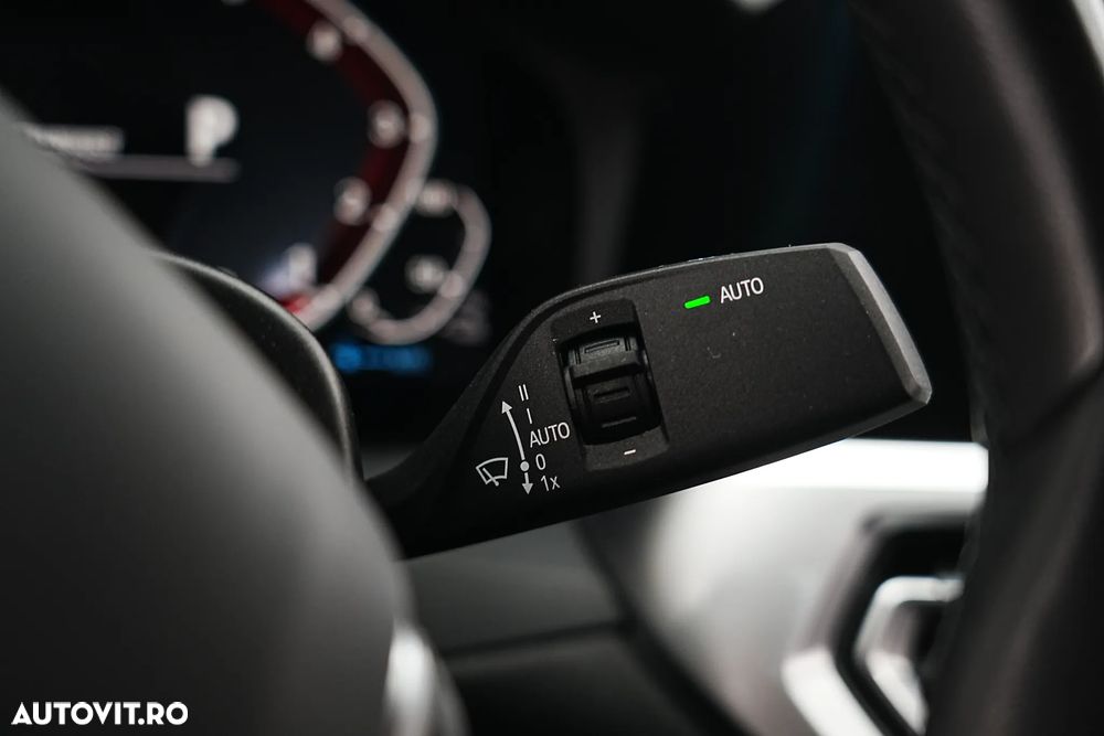 BMW Seria 3 330e Aut. - 37