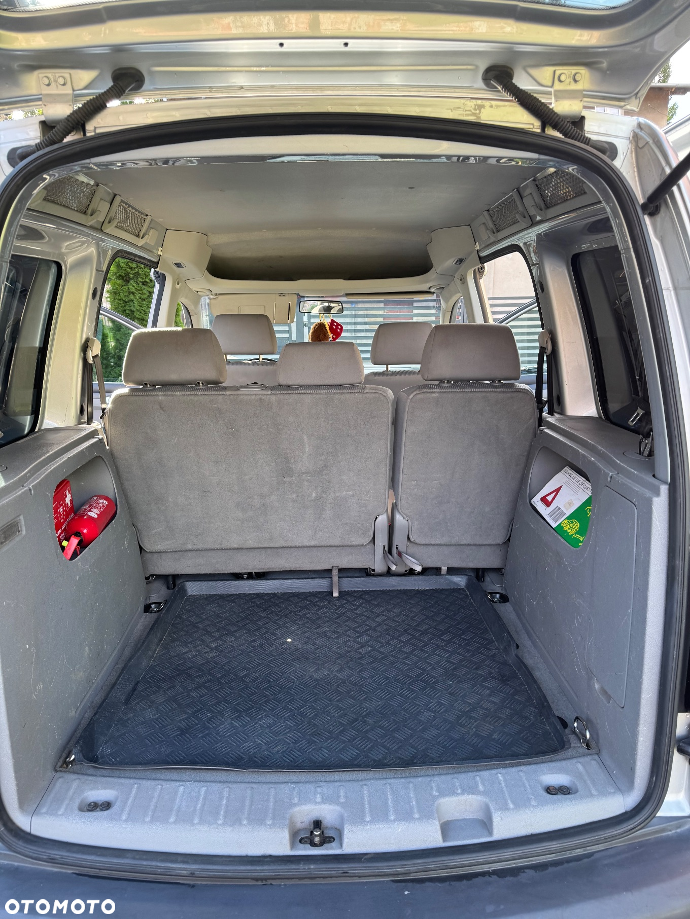 Volkswagen Caddy ver-1-6-life-7--si- - 11