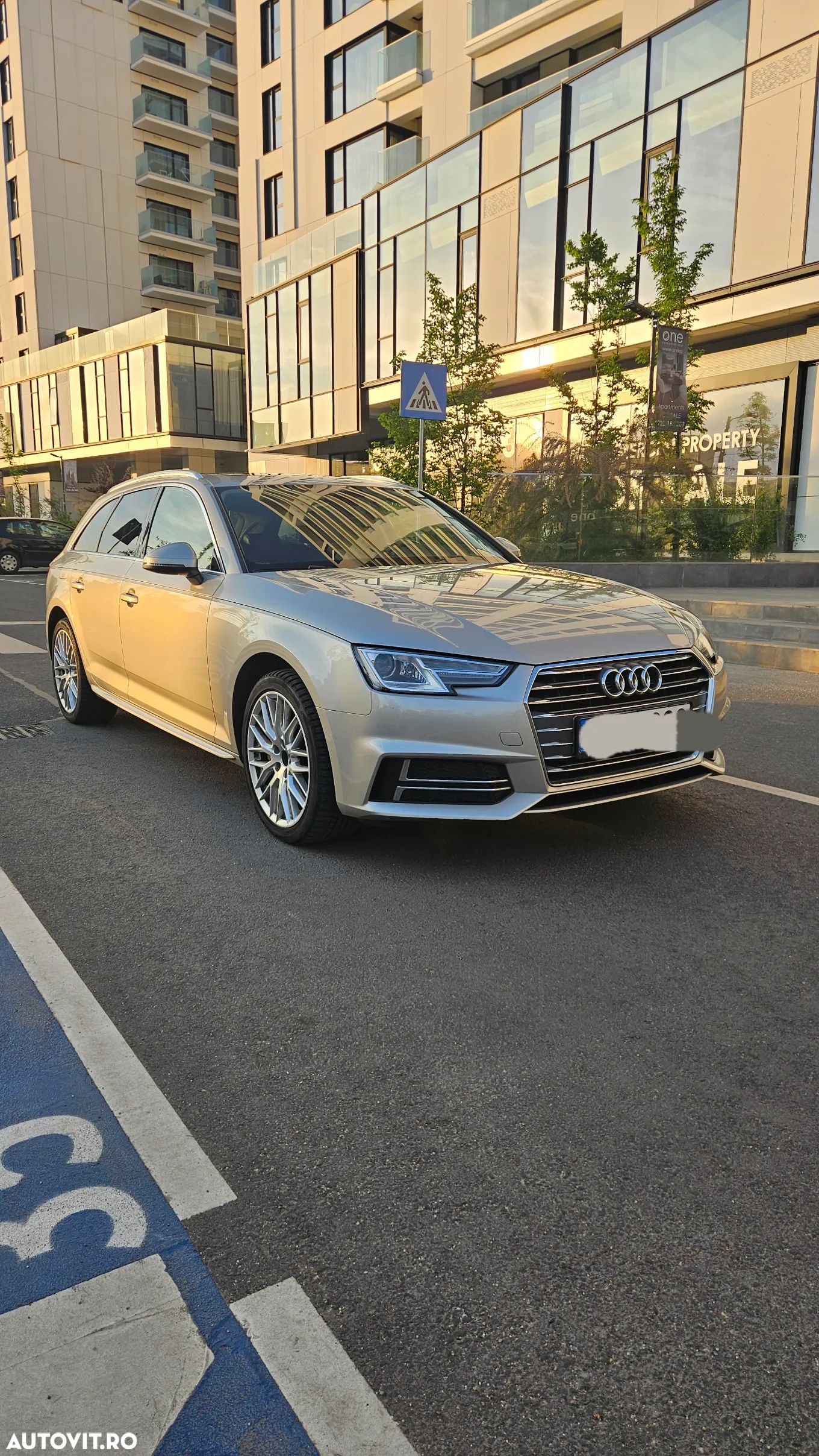 Audi A4 Avant 2.0 TDI S tronic - 1