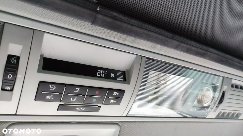 Volkswagen Multivan - 28