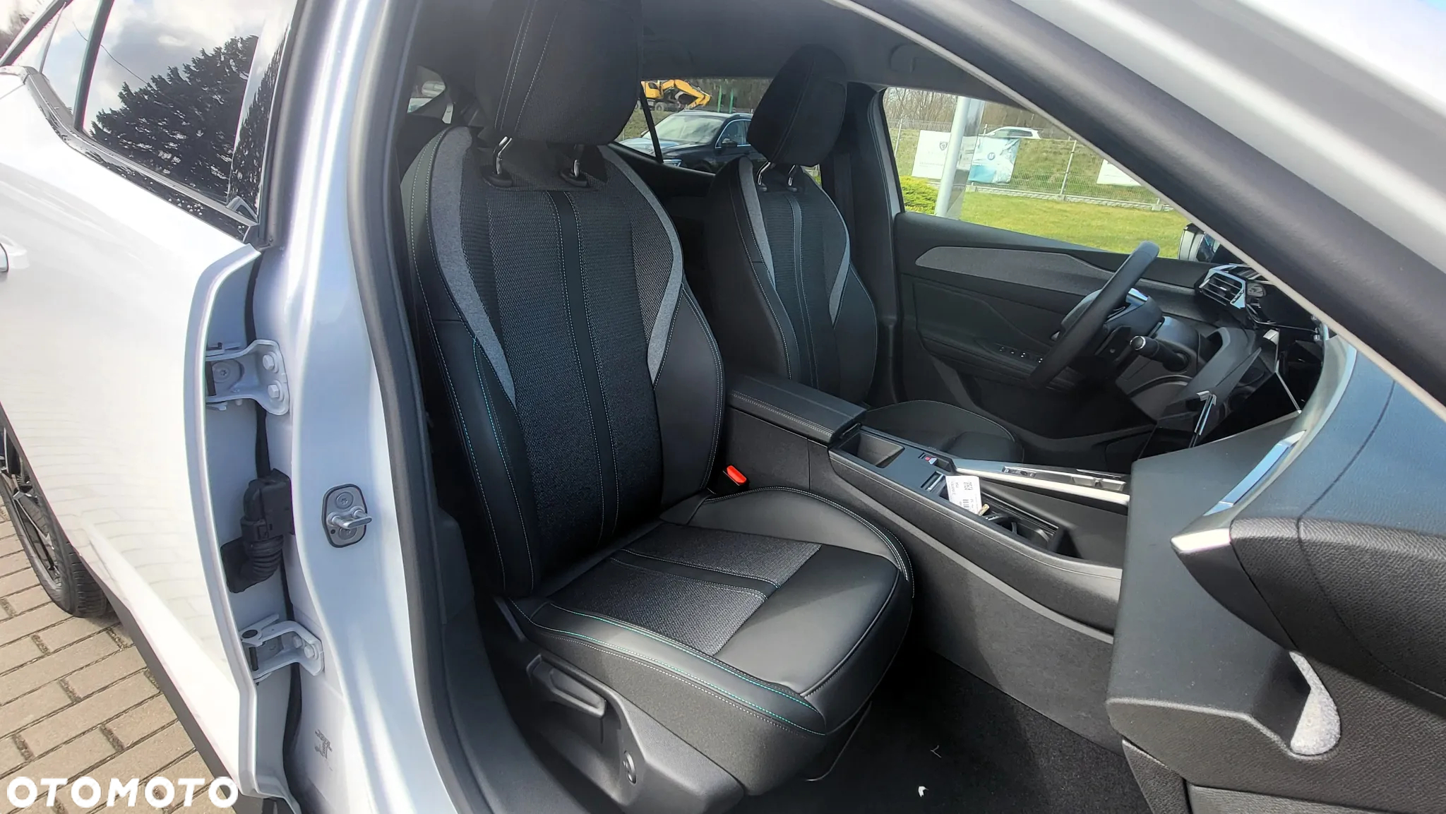 Peugeot 408 1.2 PureTech mHEV Allure S&S e-DSC6 - 23