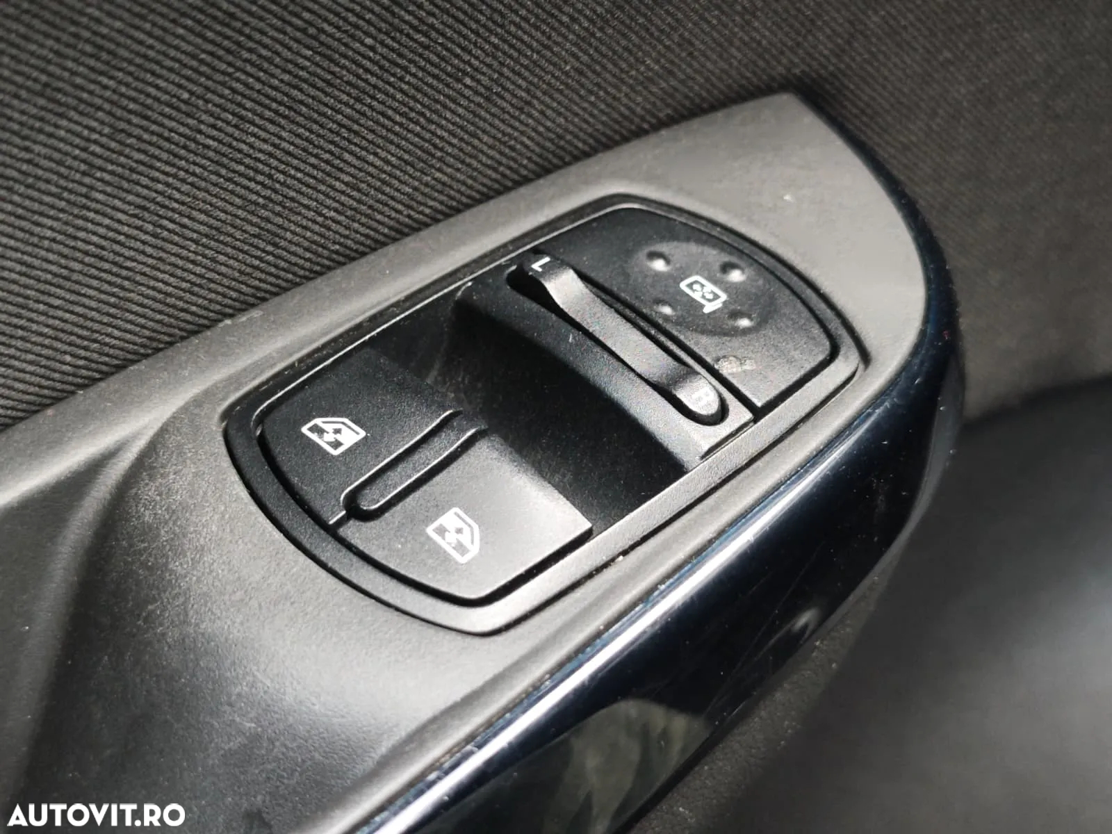 Opel Corsa 1.2 TWINPORT ECOTEC Active - 25