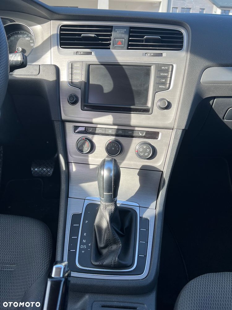 Volkswagen Golf - 10